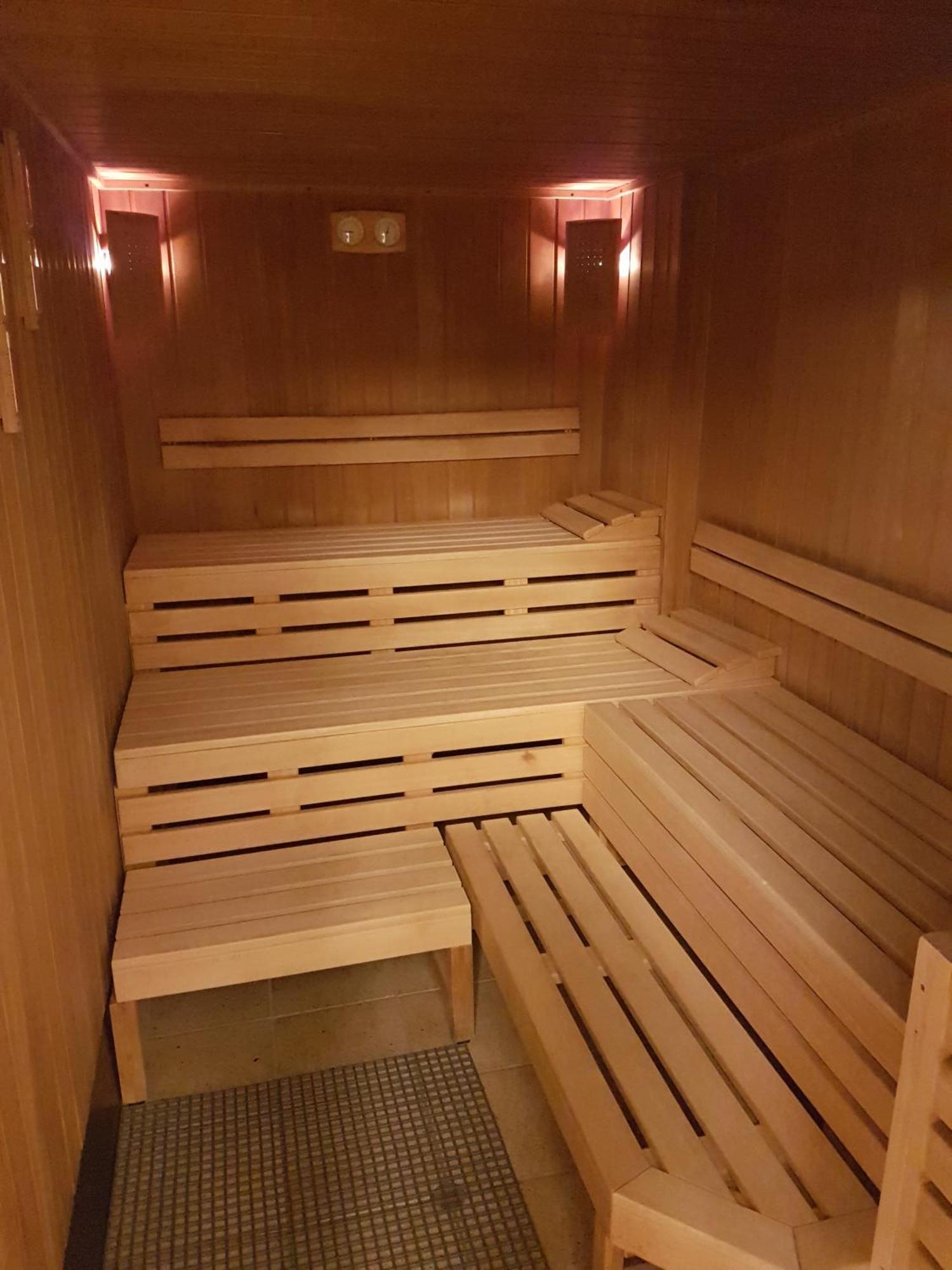 & - Tolles Schwimmbad Apartment